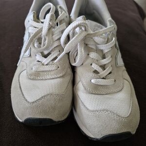 New Balance Cream and White Sneakers Classic 574! Size 8.5